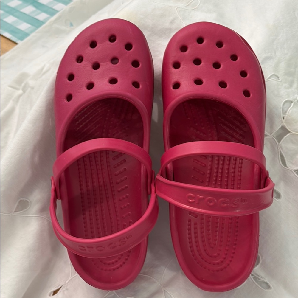 Woman’s Croc’s Old style Mary Jane’s